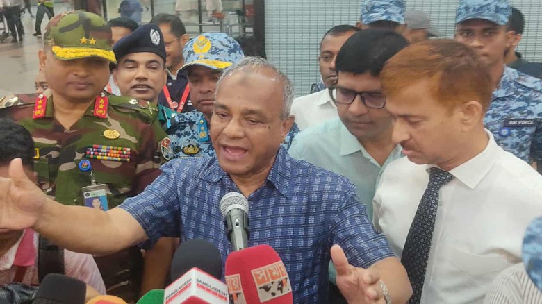 শাহজালালে অগ্নিকাণ্ডের ঘটনা তদন্তে ৪ দেশের বিশেষজ্ঞ টিম আনা হচ্ছে : স্বরাষ্ট্র উপদেষ্টা