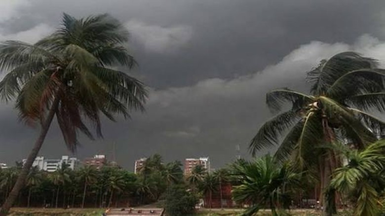 মঙ্গলবার সন্ধ্যায় উপকূলে আঘাত হানবে ঘূর্ণিঝড় মোন্থা