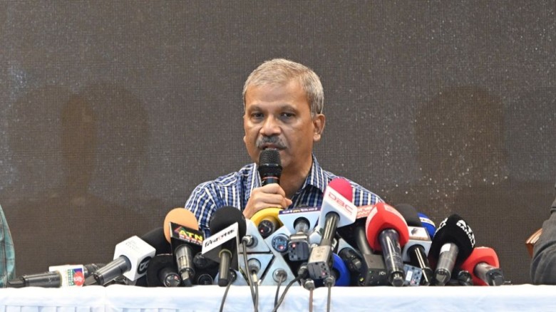 কীভাবে কী করব, বুঝতে পারছি না: আইন উপদেষ্টা