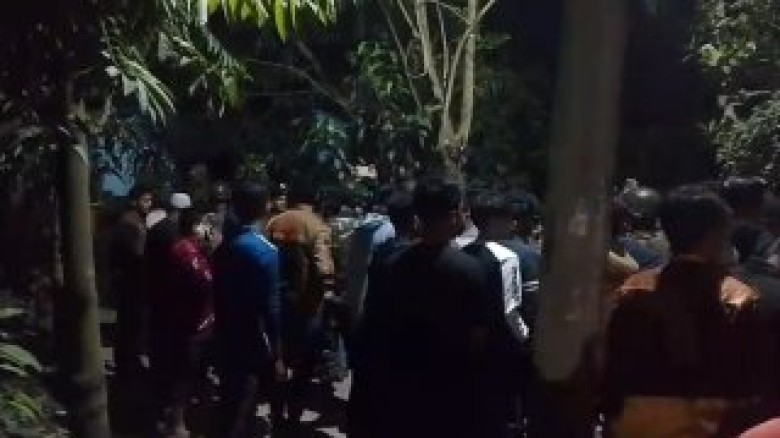 কুরআন পোড়ানোয় যুবকের বাড়ি ভাঙচুর, অভিযুক্ত আটক