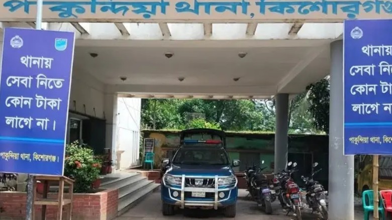 কিশোরগঞ্জে গৃহবধূকে কুপিয়ে হত্যার ঘটনায় স্বামীসহ আটক ২