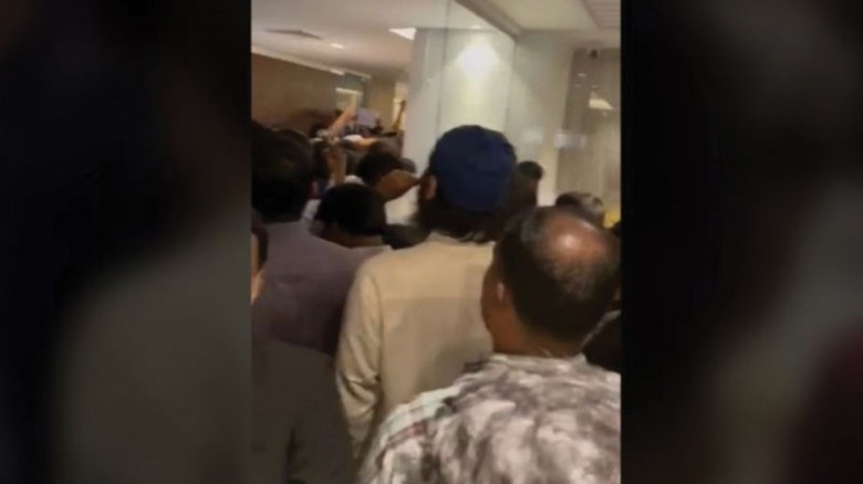 ২০ শতাংশ ভাতার দাবিতে উত্তাল সচিবালয়, অর্থ উপদেষ্টা ড. সালেহউদ্দিন অবরুদ্ধ