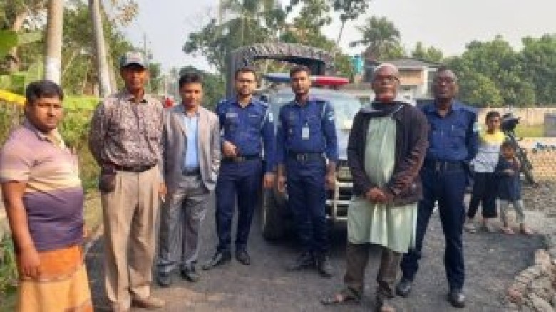 চাঁদা দিতে হুমকি, পুলিশের পাহারায় হলো রাস্তার কাজ