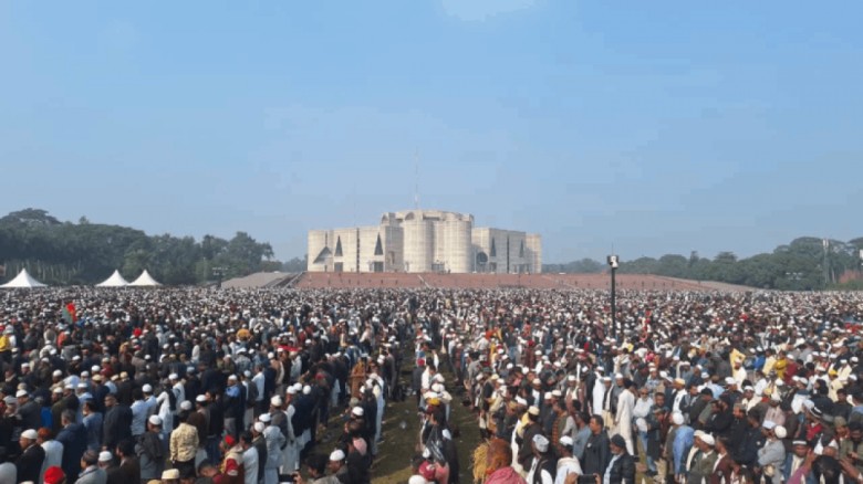 রেকর্ডসংখ্যক মুসল্লির অংশগ্রহণে খালেদা জিয়ার জানাজা সম্পন্ন
