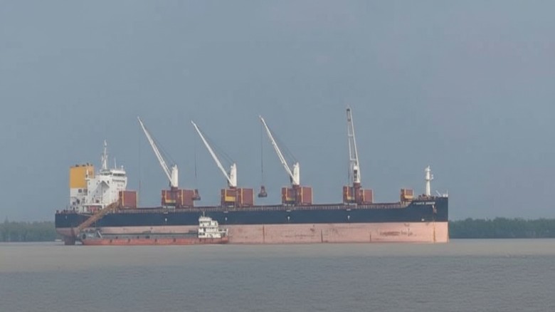 আমদানিকারকের মামলায় মোংলা বন্দরে বিদেশি জাহাজ আটক