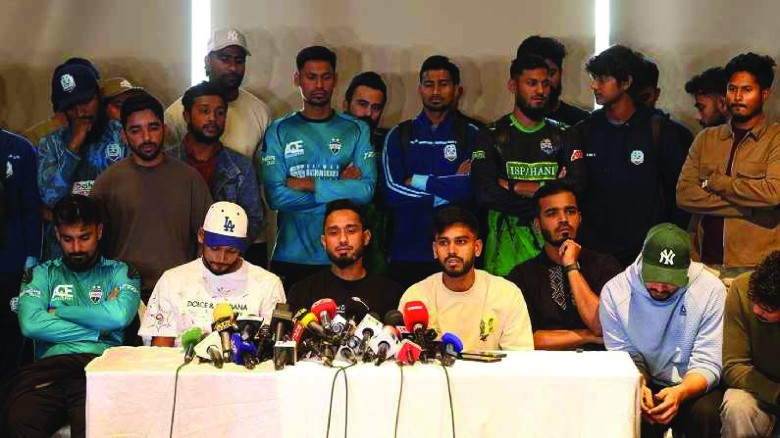 অচলাবস্থা কাটিয়ে মাঠে ফিরছে ক্রিকেট, মধ্যরাতে সমঝোতা