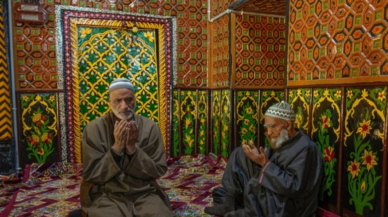 কাশ্মীরে মসজিদকেন্দ্রিক নজরদারি, ধর্মীয় জীবনে ভয়