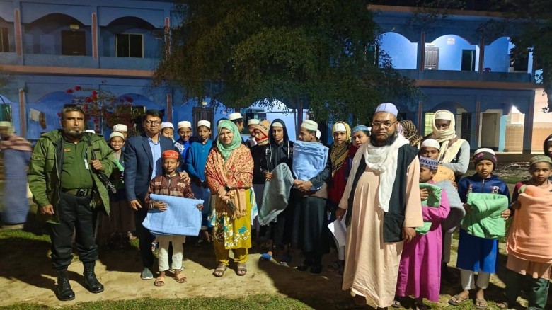 বিয়ানীবাজারে মানবতার উষ্ণতা: শীতার্ত শিশুদের দ্বারে দ্বারে ইউএনও