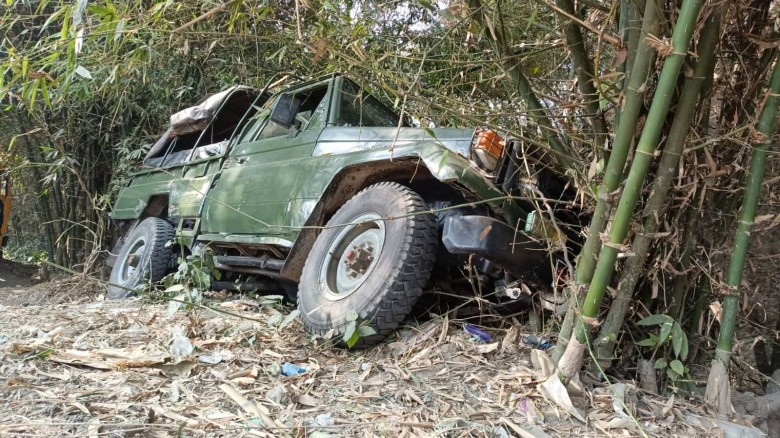 মহেশপুরে সেনাবাহিনীর টহলগাড়ির সঙ্গে ট্রাকের সংঘর্ষ, ৪ সেনাসদস্য আহত