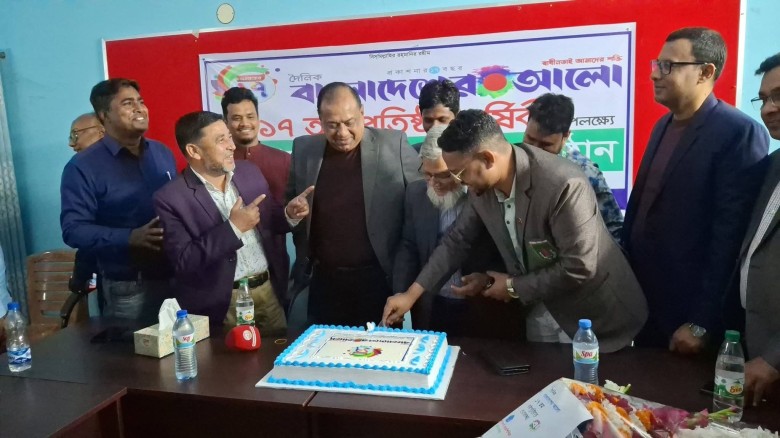 সাতক্ষীরায় ‘দৈনিক বাংলাদেশের আলো’র ১৭তম প্রতিষ্ঠাবার্ষিকী উদযাপন