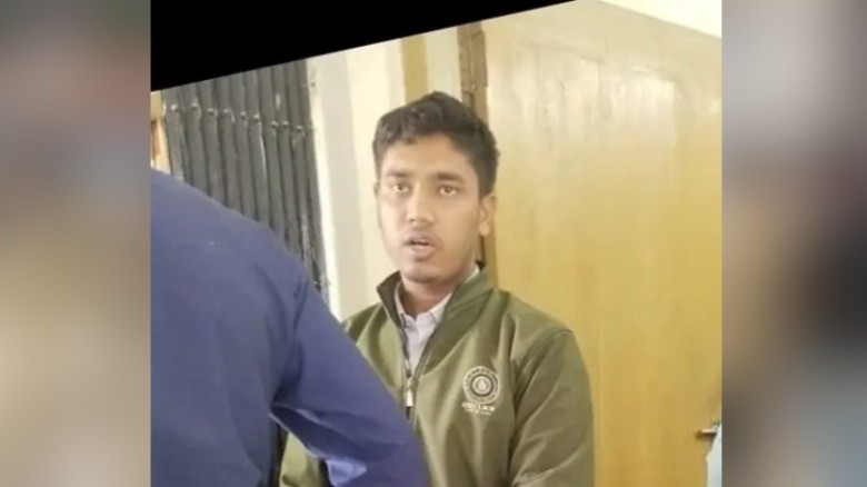 কুবি ভর্তি পরীক্ষায় মোবাইলসহ শিক্ষার্থী আটক: ২ দিনের কারাদণ্ড