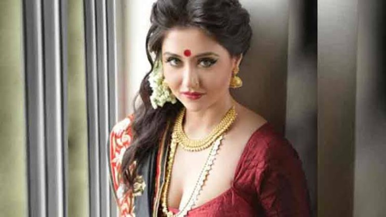 একাধিক প্রেম নিয়ে সমালোচনার কড়া জবাব দিলেন স্বস্তিকা