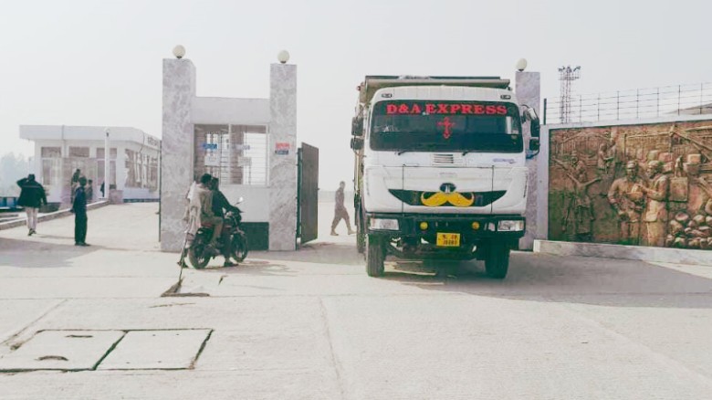 জামালপুর স্থলবন্দরে তিন মাস আমদানি-রপ্তানি বন্ধ: বিপাকে ৮ হাজার শ্রমিক