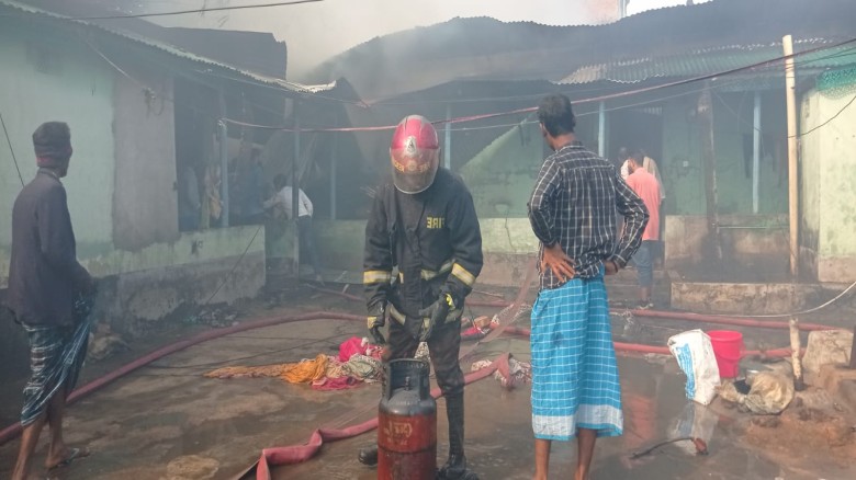 গাজীপুরে বসতবাড়িতে ভয়াবহ অগ্নিকাণ্ড: ৪৫ ঘর পুড়ে ছাই, ক্ষতি প্রায় কোটি টাকা