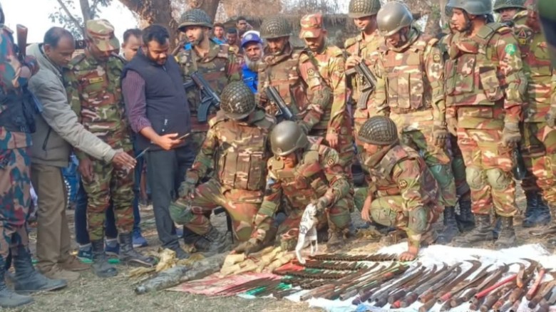 ফরিদপুরে পুকুর সেচে মিলল অস্ত্রের ভাণ্ডার