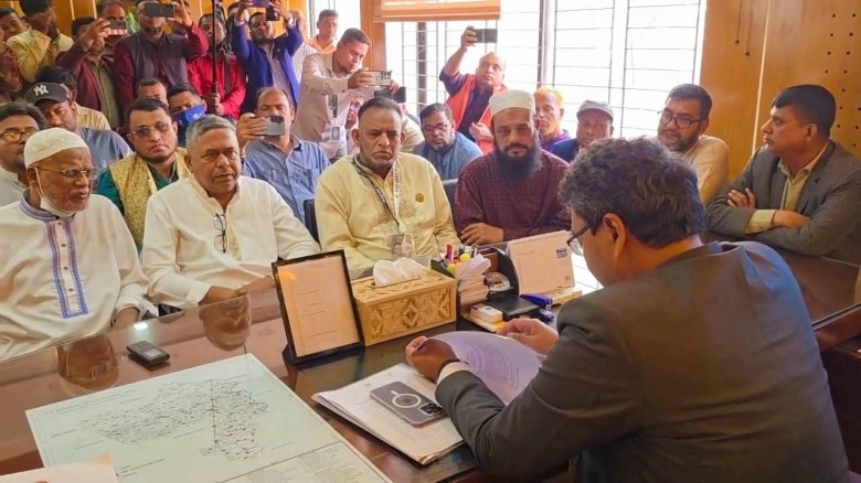 ফেসবুকে অপপ্রচারের প্রতিবাদে গাজীপুর-৩ আসনে বিএনপি প্রার্থীর সংবাদ সম্মেলন