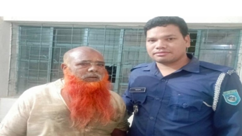 টর্চ লাইটের ঝলকানিতে বাঁচল চালকের প্রাণ: ঘোড়াঘাটে ছিনতাইকারী গ্রেপ্তার