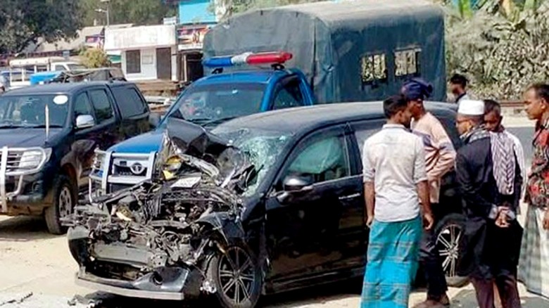 টাঙ্গাইলে প্রাইভেটকার-ভ্যান সংঘর্ষে নিহত ২