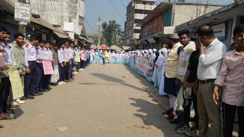 রায়পুরে কলেজ ছাত্র আশরাফুল হত্যা: গ্রেপ্তার দাবিতে মানববন্ধন