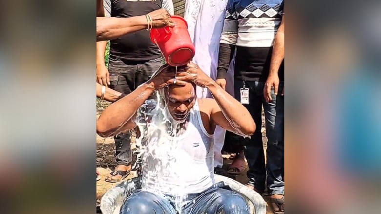 ৪০ লিটার দুধ দিয়ে গোসল করে অনলাইন জুয়া ছাড়লেন কোটালীপাড়ার যুবক