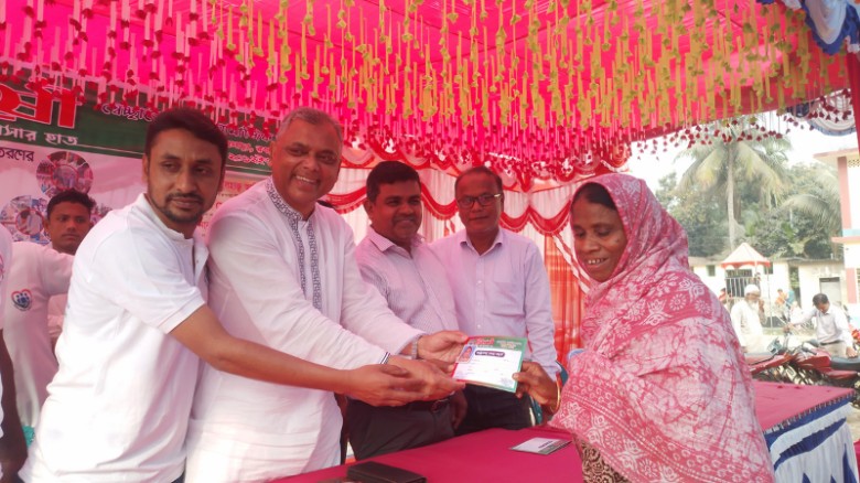 পীরগাছায় হৈতৈষী সংগঠনের ‘ফ্যামিলি সেবা কার্ড’ বিতরণ কার্যক্রমের উদ্বোধন