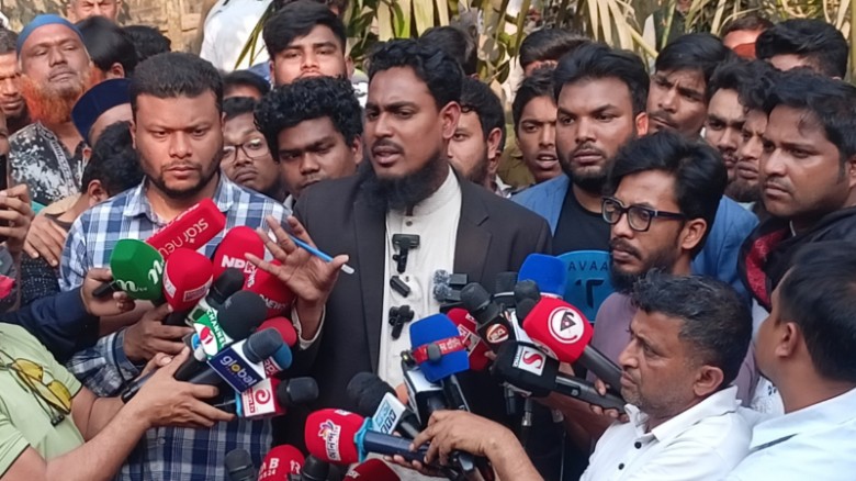 একদিকে ফ্যামিলি কার্ডের কথা বলে, অন্যদিকে ঘরবাড়ি তছনছ করে: আখতার হোসেন