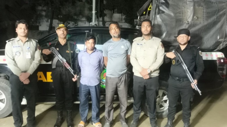 নোয়াখালীতে প্রাইভেটকারে ইয়াবা পাচার: দুই কারবারি গ্রেপ্তার