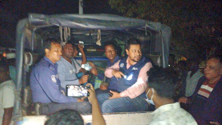 শ্রীপুরে আসামি ছিনিয়ে নিতে পুলিশের ওপর হামলা, ১১ পুলিশ সদস্য আহত