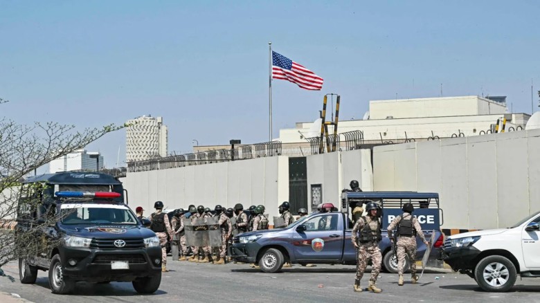 পাকিস্তানে মার্কিন কনস্যুলেট কর্মীদের স্বজনদের দেশত্যাগের নির্দেশ