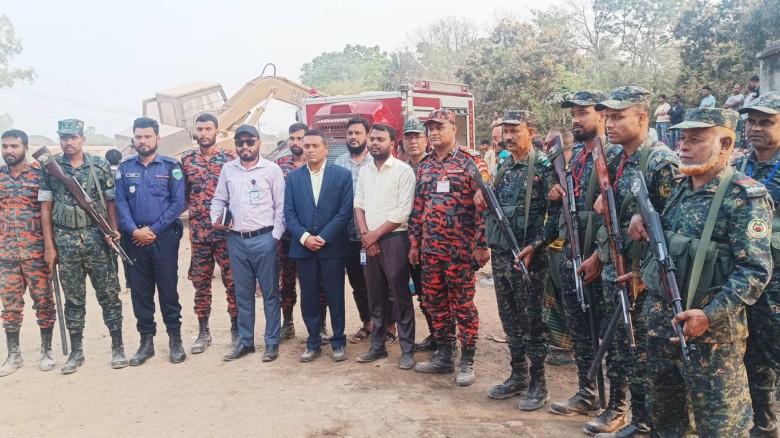 নওগাঁয় অবৈধ ইটভাটায় অভিযান: জরিমানা ও চিমনি ভেঙে কার্যক্রম বন্ধ