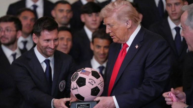 হোয়াইট হাউজে প্রথমবার মেসি,  উপহার পেলেন ট্রাম্প