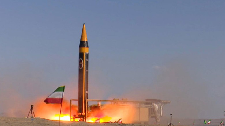 নতুন দফায় হাইপারসনিক ক্ষেপণাস্ত্র দিয়ে মার্কিন ঘাঁটিতে ইরানের হামলা