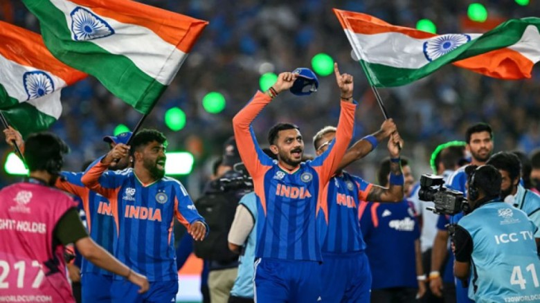 নিউজিল্যান্ডকে গুঁড়িয়ে দিয়ে ফের চ্যাম্পিয়ন ভারত