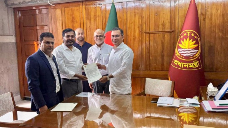 প্রধানমন্ত্রীর সঙ্গে এবি পার্টির চেয়ারম্যানের সাক্ষাৎ