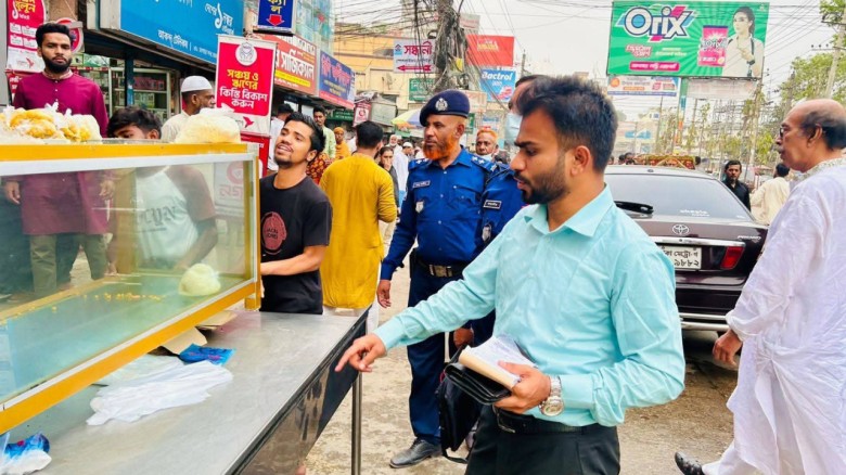 ময়মনসিংহে বাজার মনিটরিং ও মোবাইল কোর্ট অভিযান: হকার উচ্ছেদ ও জরিমানা