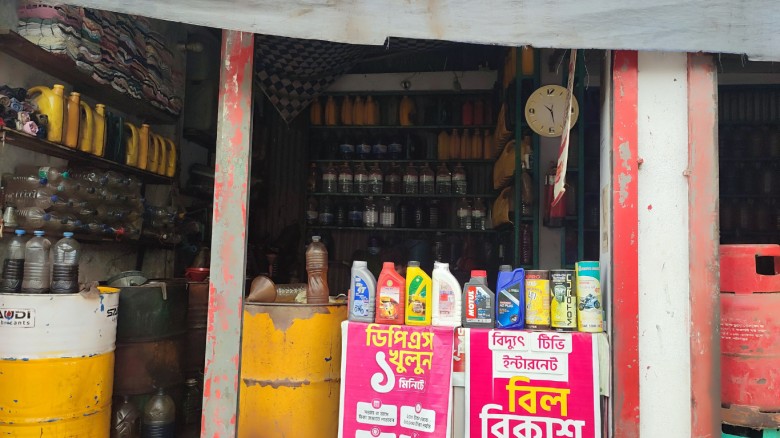 মোংলায় পেট্রোল ও অকটেন সংকট চরমে: রেশনিং উঠলেও পাম্পগুলো শূন্য