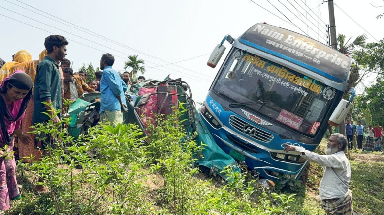 ঢাকা-শেরপুর মহাসড়কে মর্মান্তিক দুর্ঘটনা, নিহত ১