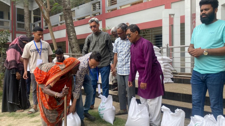 সিরাজগঞ্জে সহস্রাধিক দুস্থ পরিবার পেল চাল