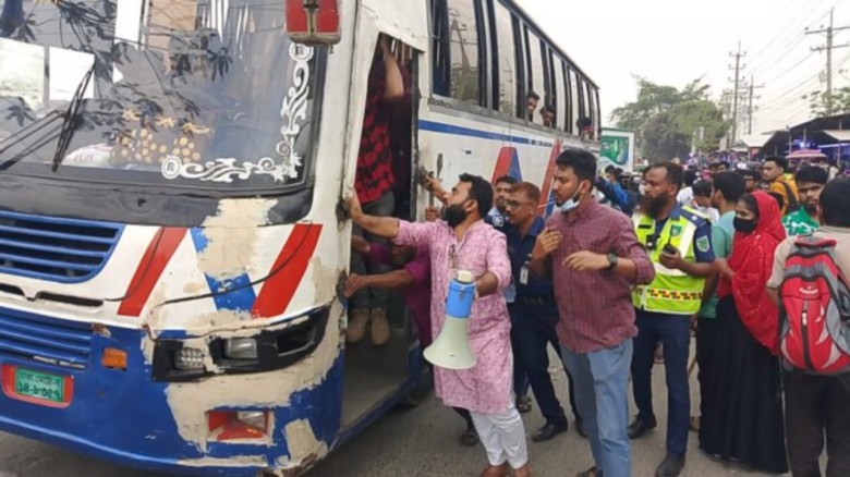 ঈদযাত্রা নির্বিঘ্ন করতে মহাসড়কে যুবদল নেতা আবু তাহেরের তৎপরতা