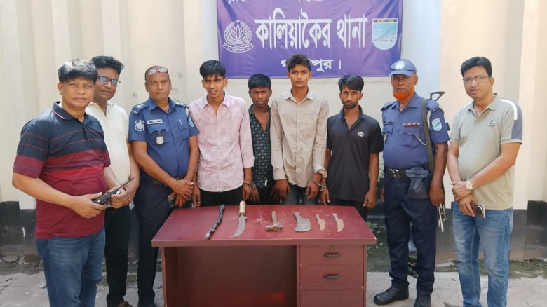 কালিয়াকৈরে ডাকাতির প্রস্তুতিকালে দেশীয় অস্ত্রসহ চারজন গ্রেপ্তার