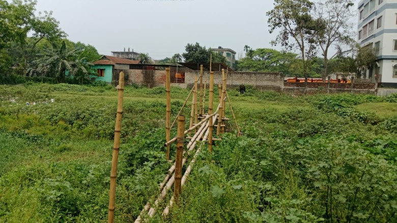 নরসুন্দার নড়বড়ে সাঁকো: কিশোরগঞ্জে শিক্ষার্থীদের চরম দুর্ভোগ
