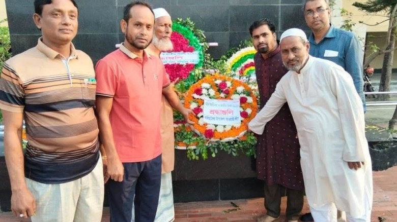 কালিয়াকৈরে আ.লীগ নেতাকর্মীদের পুষ্পস্তবক, প্রশাসনের নজরদারি নিয়ে প্রশ্ন