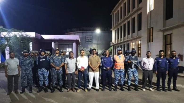 মোংলায় কোস্টগার্ডের অভিযানে ১২ হাজার লিটার জ্বালানি তেল জব্দ