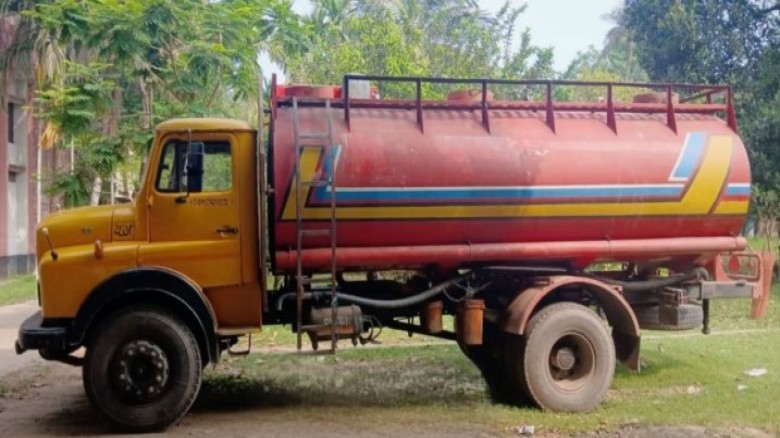 চুয়াডাঙ্গায় ৯ হাজার লিটার জ্বালানি তেলসহ ৪ জন আটক