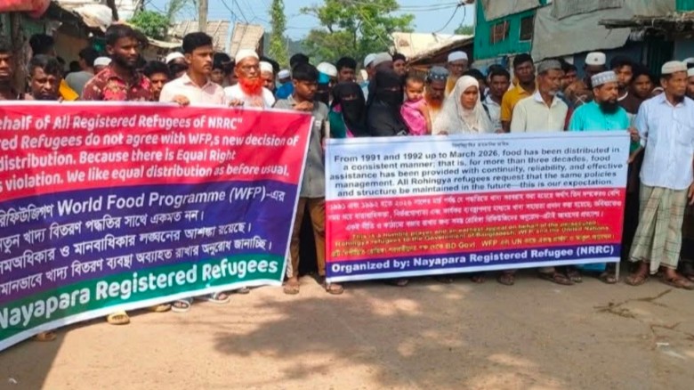 টেকনাফে রোহিঙ্গাদের মানববন্ধন: খাদ্য সহায়তা অব্যাহত রাখার দাবি