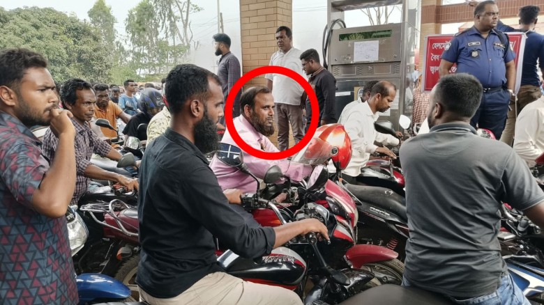 তেল নিতে ব্যস্ত ট্যাগ অফিসার, চালকদের ভোগান্তি