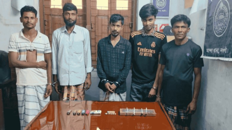 মান্দায় টাপেন্টাডলসহ ৫ মাদক কারবারি আটক