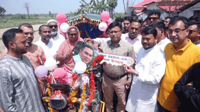 প্রধানমন্ত্রীর উপহারে বদলে গেল রাজশাহীর টুলি বেগমের জীবন