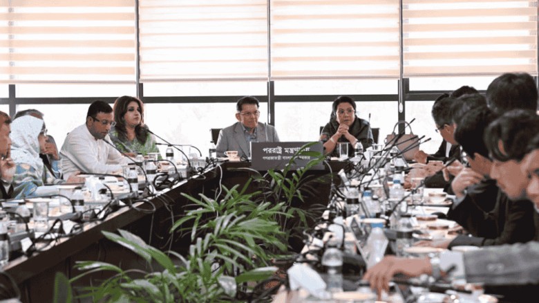 বিমানবন্দরের তৃতীয় টার্মিনাল পরিচালনা নিয়ে জাপানি প্রতিনিধিদলের সঙ্গে বৈঠক