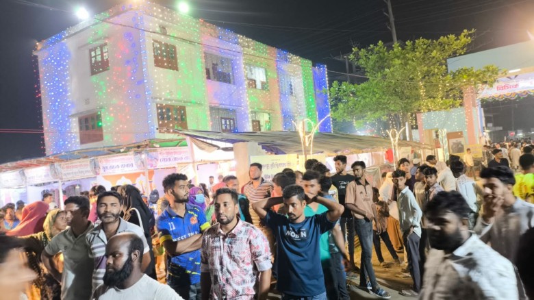 সরকারি নির্দেশনা উপেক্ষা করে আলোকসজ্জায় চলছে বিসিক মেলা